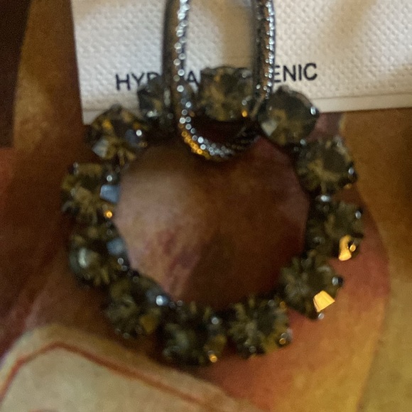 Dangle earrings dark silver/graphite color NWT - Picture 3 of 12